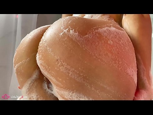 ❤️ UBrunette uphulula amaphambili ePussy ngeVibrator ukuya kwi-Intense Orgasm kwiShower Amanyala asekhaya kuthi ﹏